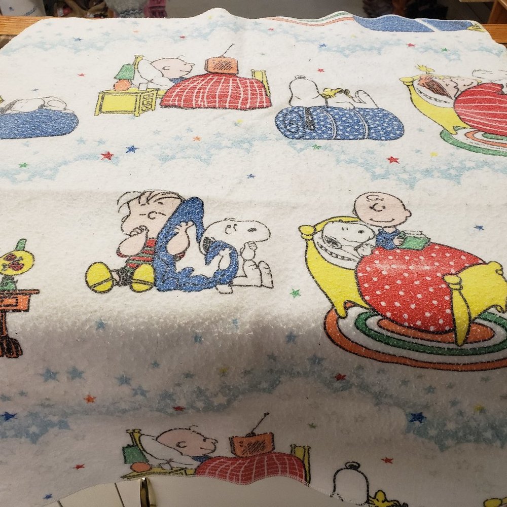 vintage 1960's Snoopy Peanuts Charlie Brown small blanket cute for small puppy!